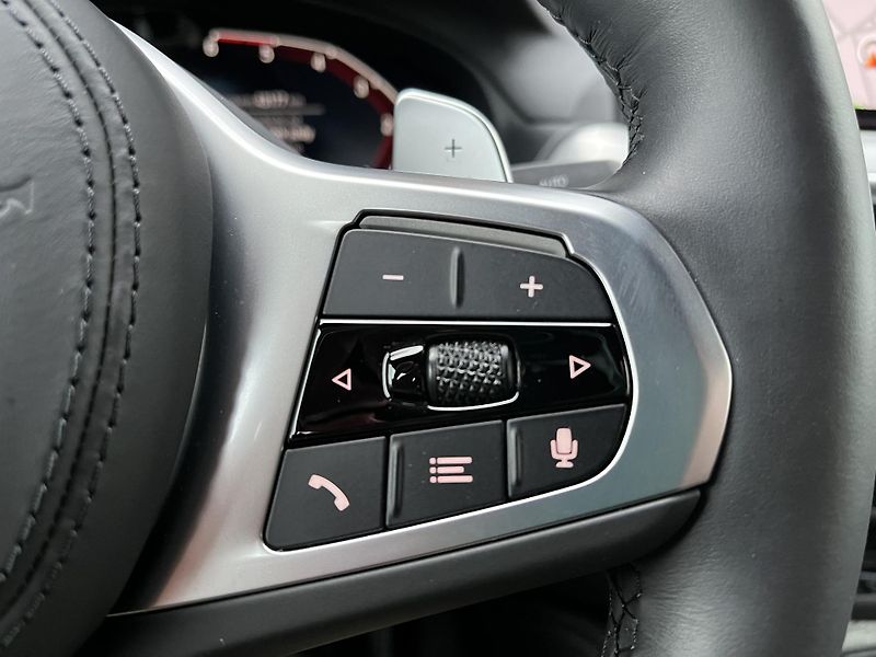 BMW X4 (2024) 3,0xD ///M 210Kw,TZ,webas,ACC - fotka 23 z 58