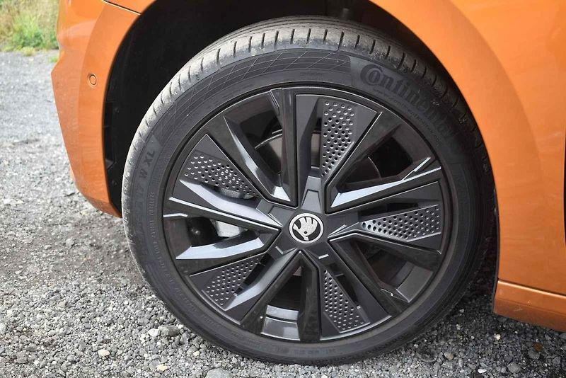 Nová Fabia v Jizerských horách s výhledem na Ještěd