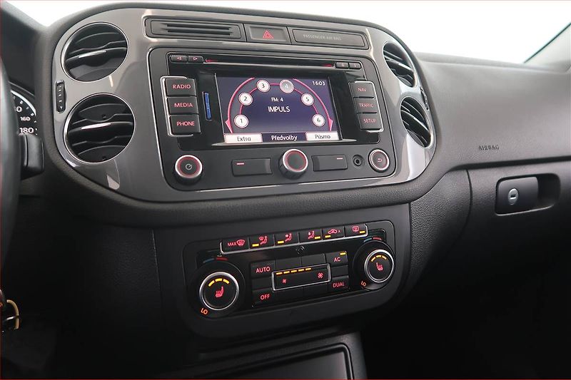 Volkswagen Tiguan (2011) Sport&Style 2.0 TDI, 4X4, ČR - fotka 12 z 16