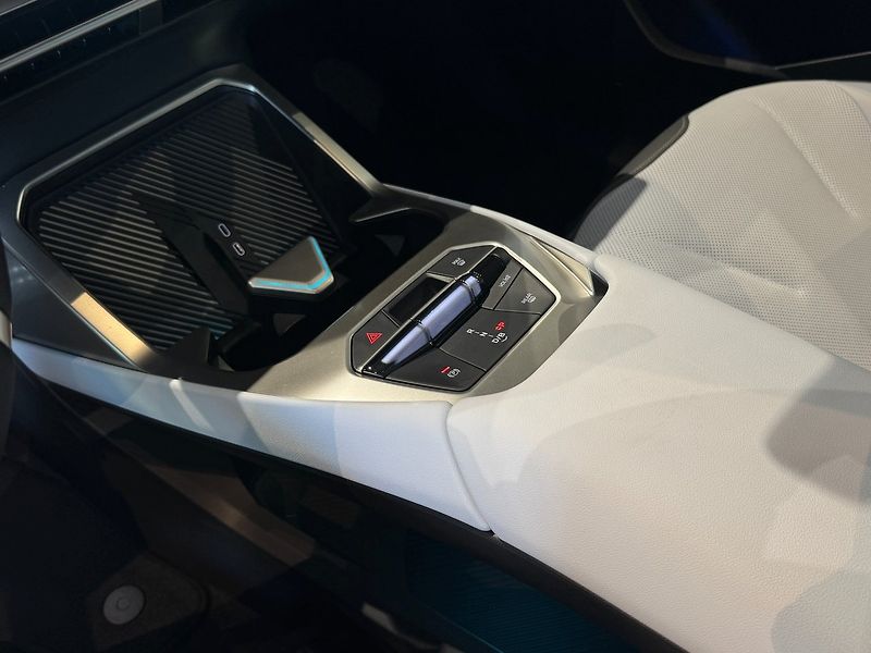 BMW iX3 50 xDrive M-Sport H/K HuD 360 - fotka 13 z 24