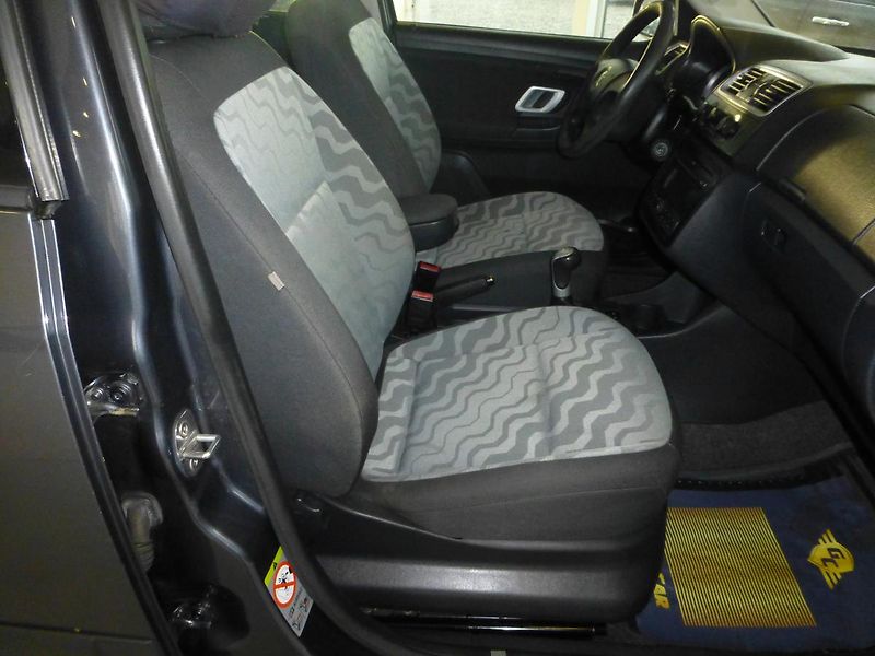 Škoda Fabia (2009) 1,6I-77KW***KLIMATIZACE***ALU - fotka 13 z 19