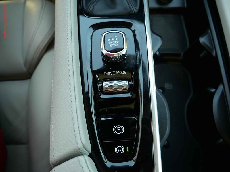 Volvo V90 (2018) 2.0 D5 4x4, Cross Country - fotka 18 z 34