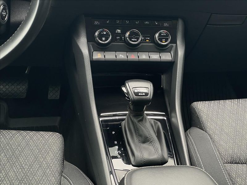 Škoda Karoq 2,0 TDI DSG 4x4 Style TAŽNÉ - fotka 13 z 24