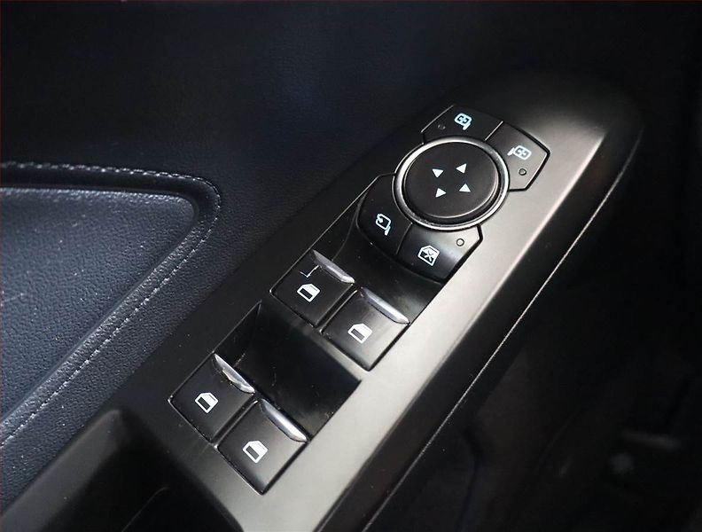 Ford Focus (2018) Connected 1.5 TDCi, Serv.kniha - fotka 24 z 26