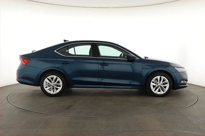 Škoda Octavia (2022) 2.0 TDI, Tempomat - fotka 5 z 19