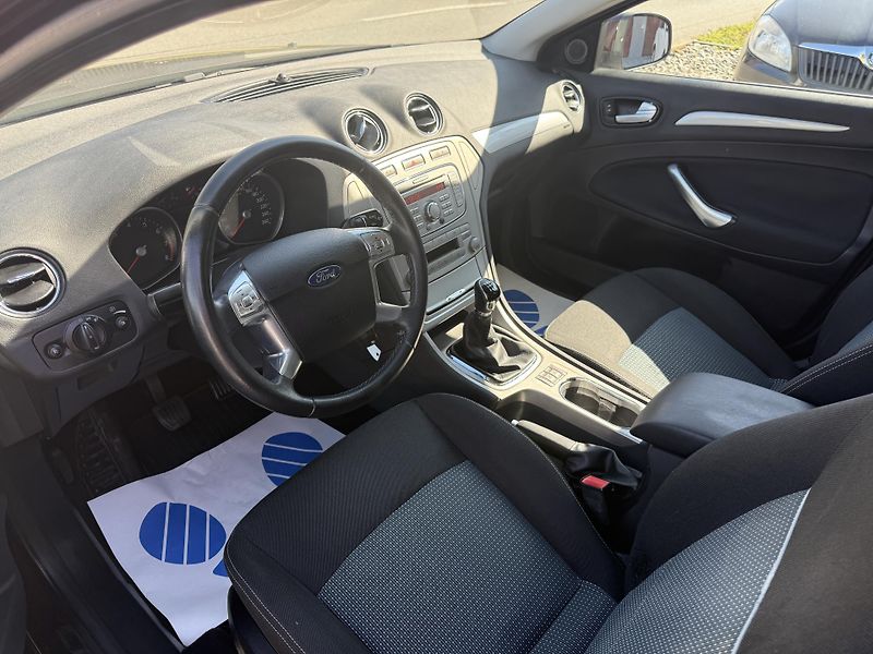 Ford Mondeo 2.0i ALU XENON 1 MAJITEL. - fotka 8 z 12