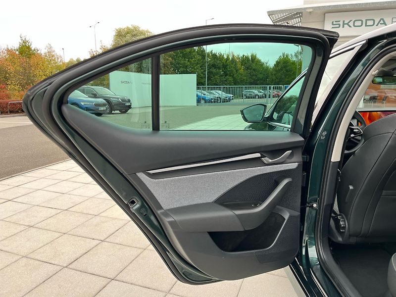 Škoda Octavia 1.5 TSI 110kW TOP SELECTION - fotka 22 z 28