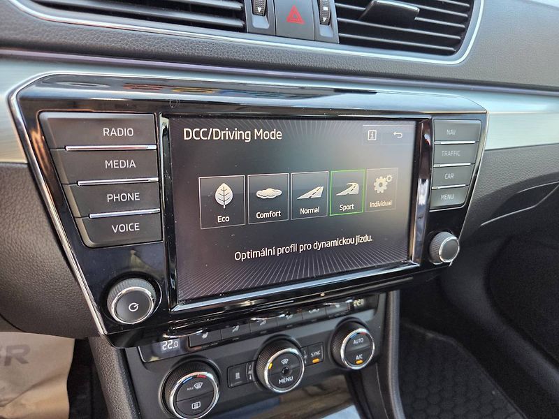 Škoda Superb (2015) 1.4 TSI Style Plus - fotka 27 z 53