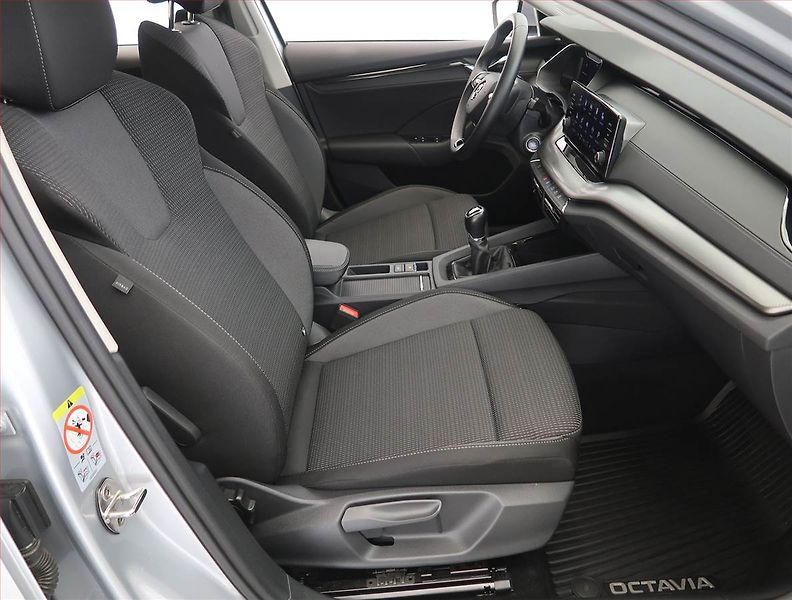 Škoda Octavia (2023) Ambition 2.0 TDI, digi klima - fotka 9 z 24