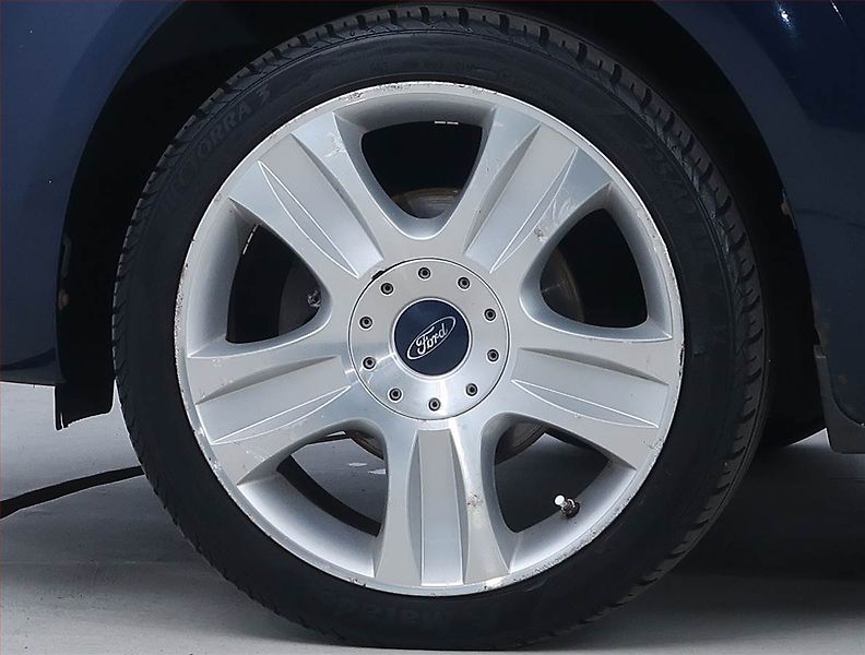 Ford Focus (2010) 1.6 16V, Serv.kniha, po STK - fotka 13 z 15