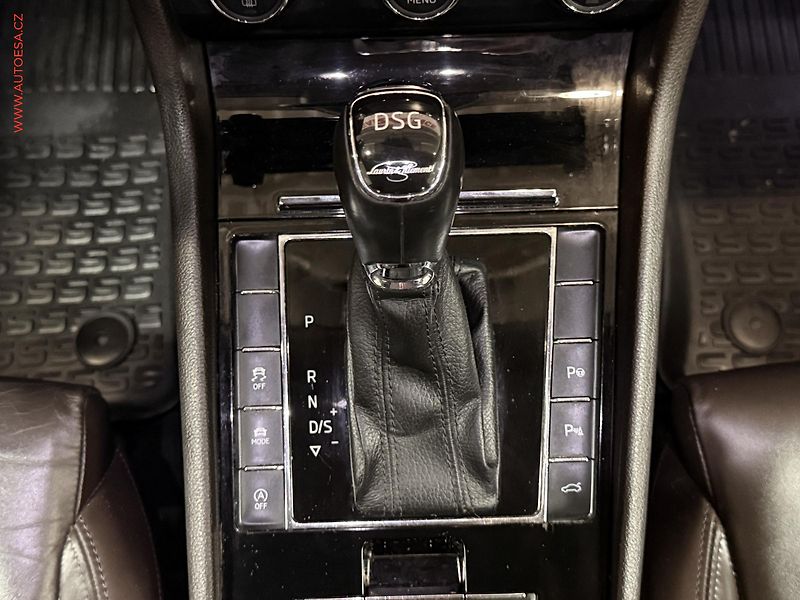 Škoda Superb (2015) 2.0 TDi 4x4, ČR, L&K, DSG - fotka 20 z 23