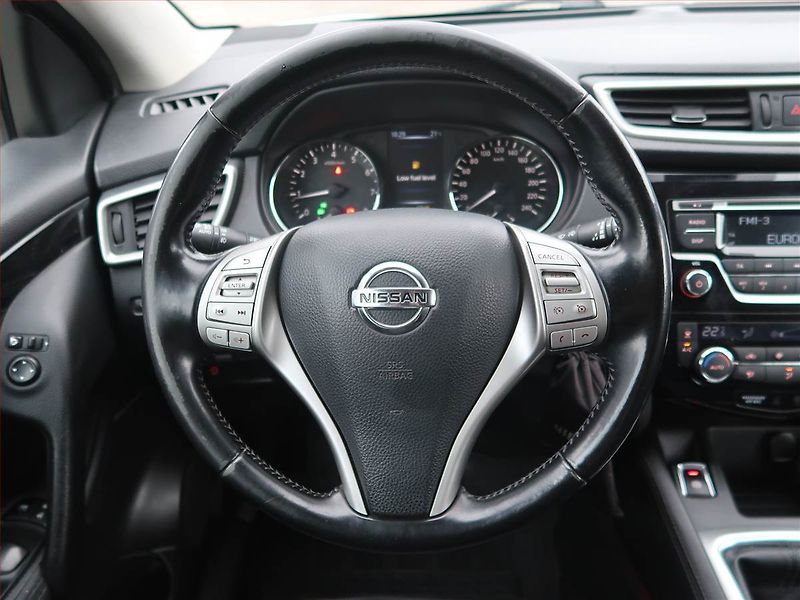 Nissan Qashqai (2015) 1.2 DIG-T, Tempomat - fotka 15 z 17