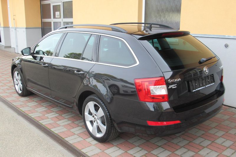 Škoda Octavia 1.6 TDI AUT. KLIMA NAVI XENON - fotka 2 z 26