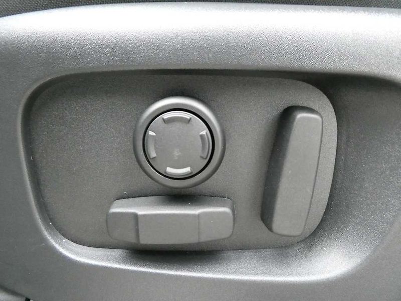 Land Rover Discovery Sport 2,0 Landmark D200 - fotka 10 z 44