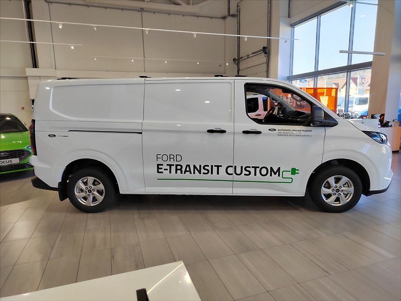 Ford Transit Custom 340 L2 Trend 64 kWh Dojezd 314 - fotka 4 z 25