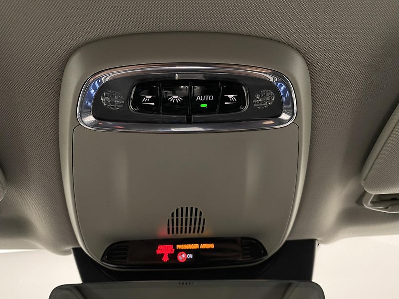 Volvo XC90 D5 AWD MOMENTUM AUT REZERVACE - fotka 30 z 46