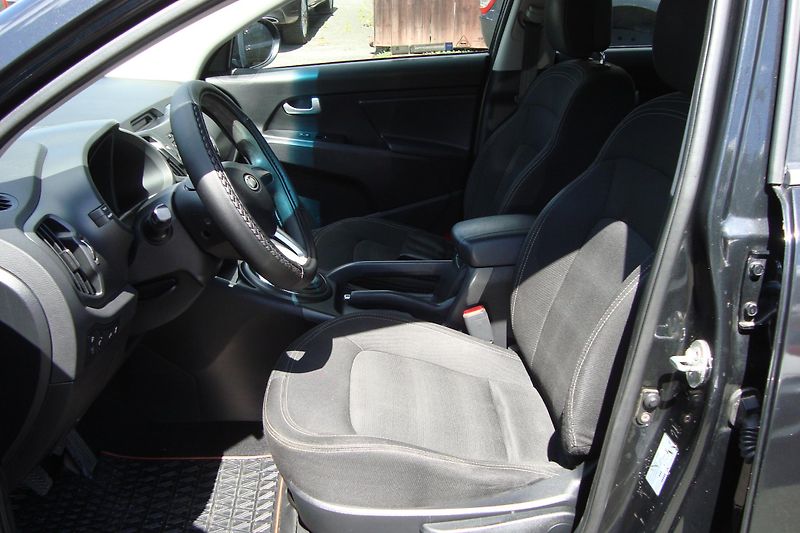 Kia Sportage (2010) 1.6 GDi, 99 kW,ČR,Servisní kn. - fotka 29 z 67