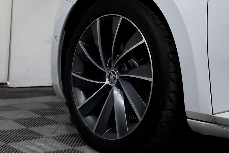 Škoda Superb 3 2.0 TDI 140 kW DSG L&K - fotka 8 z 49