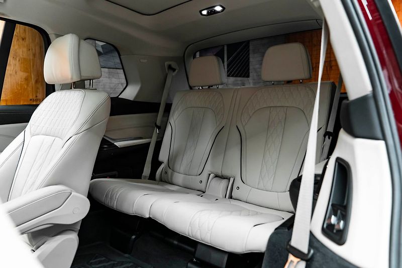 BMW X7 40i - fotka 21 z 27