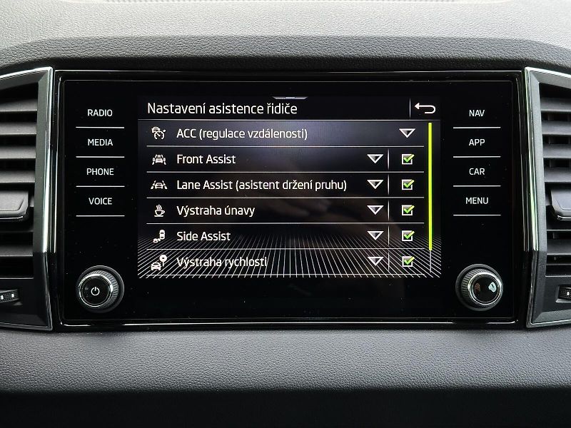 Škoda Karoq 2.0TDi 4x4 DSG 150PS TOP & Sel - fotka 34 z 49