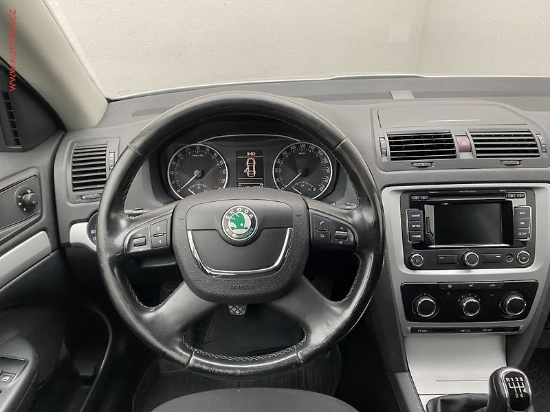 Škoda Octavia (2012) 1.6TDi, AC, temp - fotka 11 z 18
