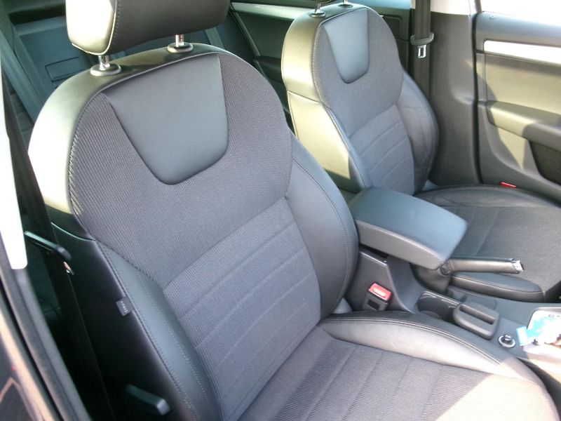 Škoda Octavia (2014) 1,2TSI NAVI DSG AC BT VÝHŘEV - fotka 19 z 34