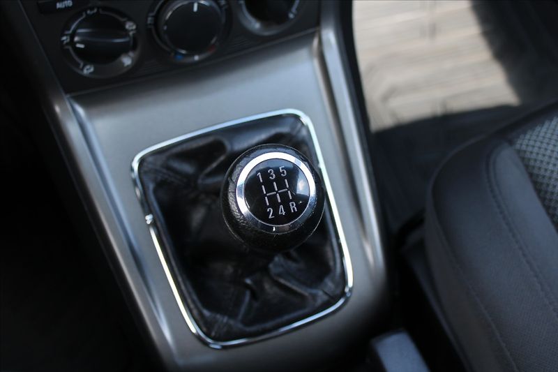 Opel Antara 2,0 CDTi  4X4,TAŽNÉ - fotka 18 z 27