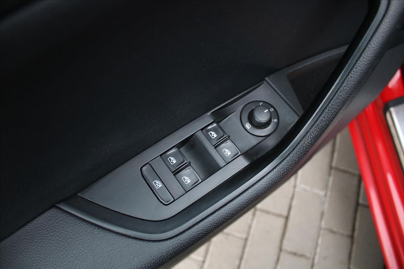Škoda Superb 1.4 TSI 110kW 1.MAJITEL ČR - fotka 20 z 21