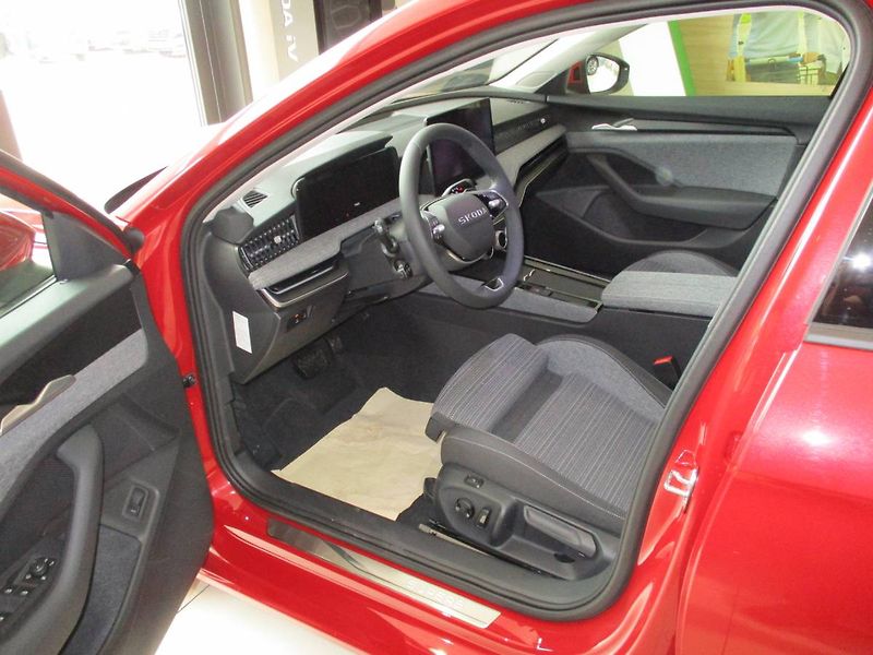 Škoda Superb liftback Selection 2,0TDI 110k - fotka 9 z 17