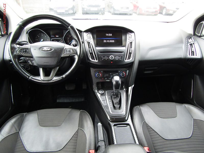 Ford Focus (2015) 2.0 TDCi, Titanium, AT, bixen - fotka 8 z 20