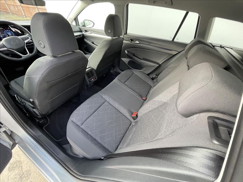 Volkswagen Golf 1,5 eTSI DSG Life ACC  Variant - fotka 16 z 23