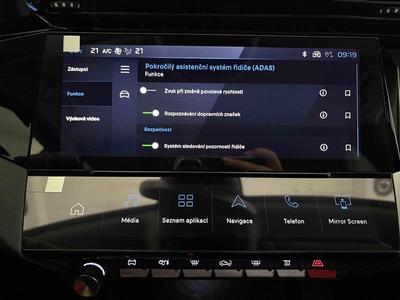 Peugeot 308 (2026) SW Allure 1.5 BlueHDi 130 EAT8 - fotka 30 z 43