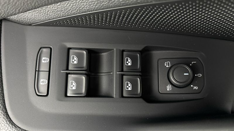 Škoda Superb 2.0 TDI DSG 4x4 L&K - fotka 23 z 35