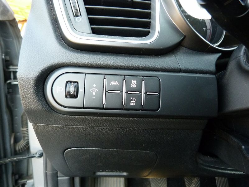Kia Ceed 1.5 T-GDI  118 Kw DPH - fotka 17 z 20