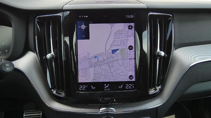 Volvo XC60 B4 AWD R Design - fotka 14 z 24