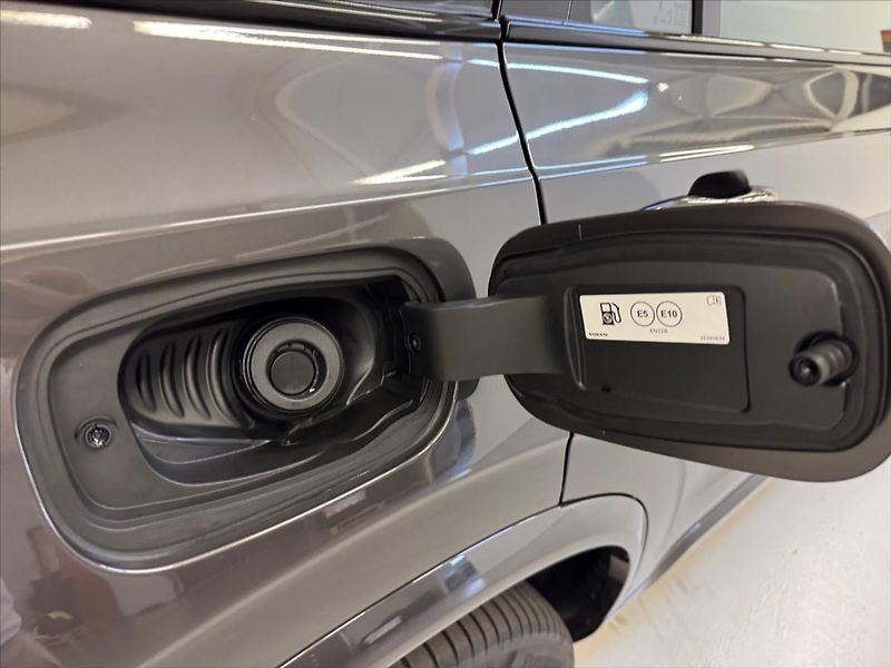 Volvo XC90 (2025) 2,0 B5 AWD Dark Plus 2132 - fotka 13 z 15