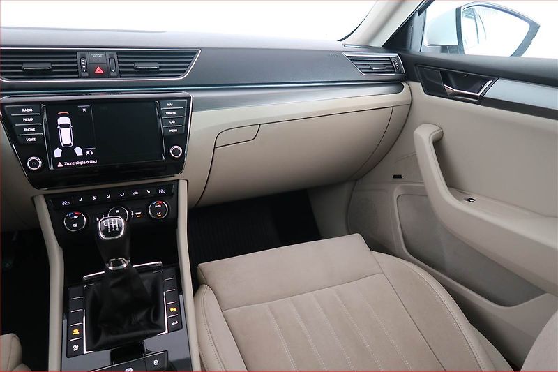 Škoda Superb (2017) Style 2.0 TDI, Kůže, Navi - fotka 8 z 17