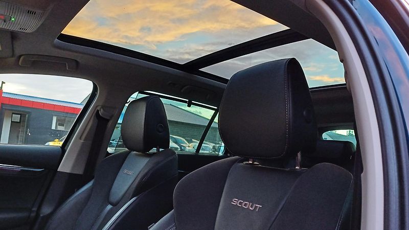 Škoda Octavia SCOUT TSI 4x4-WEBA-PANO-HUD-TZ - fotka 23 z 50