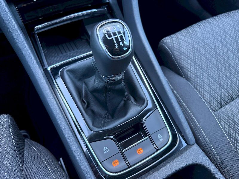 Škoda Karoq (2025) 1.5 TSI 110kW Top Selection - fotka 28 z 35