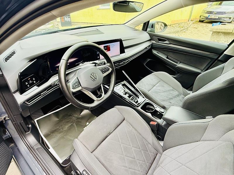 Volkswagen Golf (2023) 1.5 eTSI 110 kW mHEV Style DSG - fotka 8 z 21