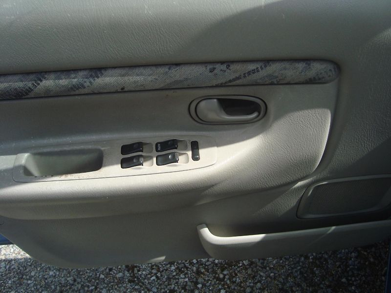 Mazda Demio (1999) 1,3 - fotka 9 z 16
