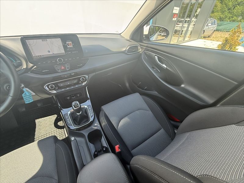 Hyundai i30 1,5 CVVT 71kW Family Climate - fotka 19 z 25