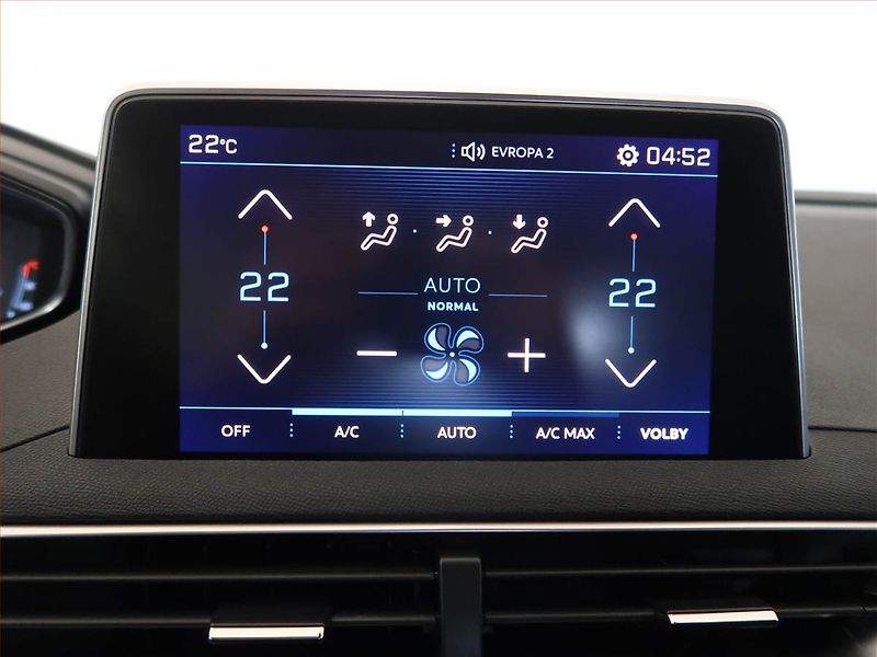 Peugeot 3008 (2018) 1.5 BlueHDi, Automat, ČR,1.maj - fotka 11 z 15