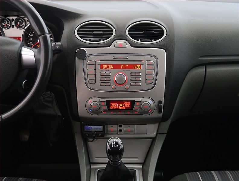 Ford Focus (2009) 1.6 16V, Serv.kniha, po STK - fotka 12 z 14