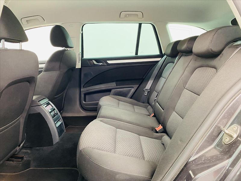 Škoda Superb 2,0 TDI DSG 103kW Bi-Xenon Ele - fotka 6 z 26