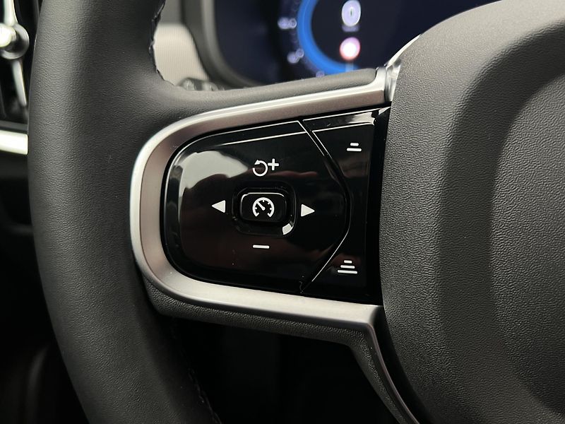 Volvo V90 T6 AWD DARK PLUS - fotka 24 z 45