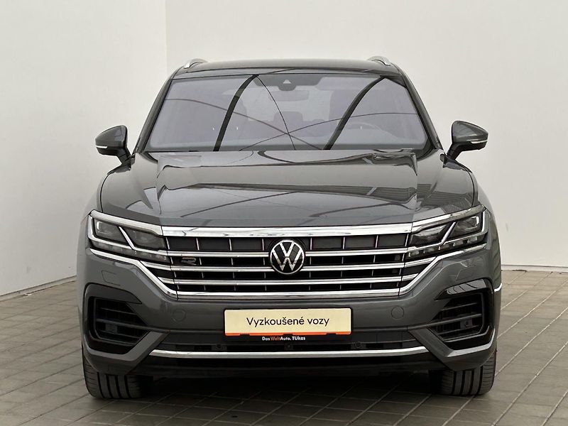 Volkswagen Touareg 3.0 TSI 4x4 R-Line - fotka 4 z 36