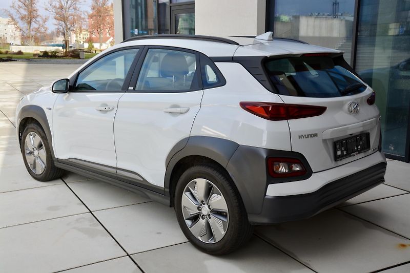 Hyundai Kona (2020) EV ELEKTRIC 100Kw 1 MAJITEL KA - fotka 39 z 53