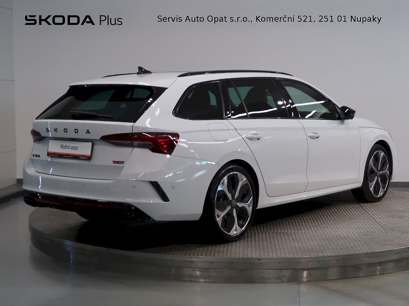 Škoda Octavia (2026) RS 2.0TSI 195KW DSG TAŽNÉ PANO - fotka 2 z 48