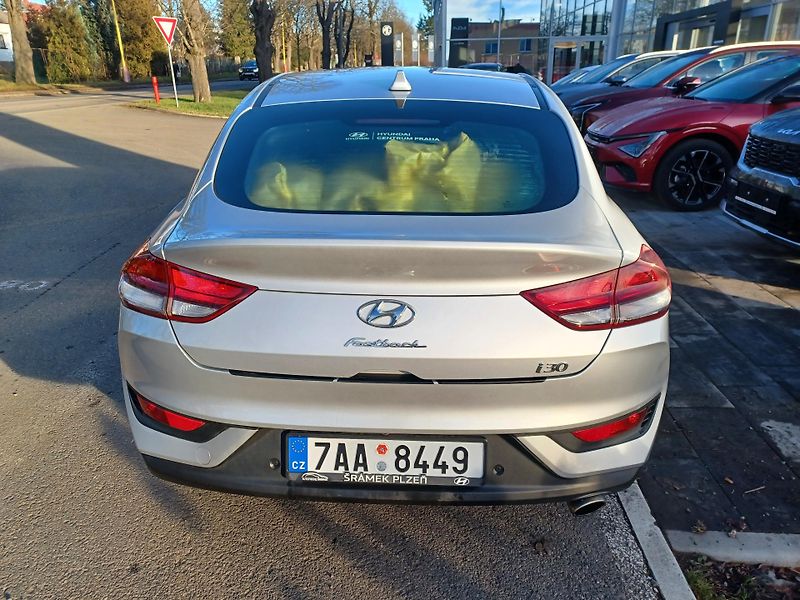 Hyundai i30 1.0 T-GDI 88kW Čr - fotka 6 z 18